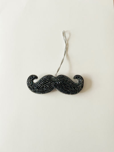 Perlebroderet Moustache