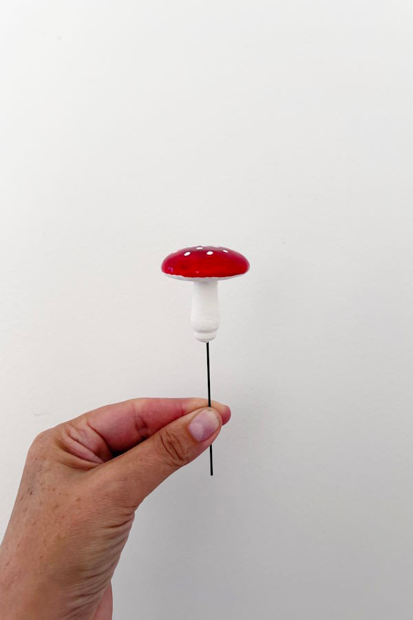 Papier mache fluesvamp til dekorationer